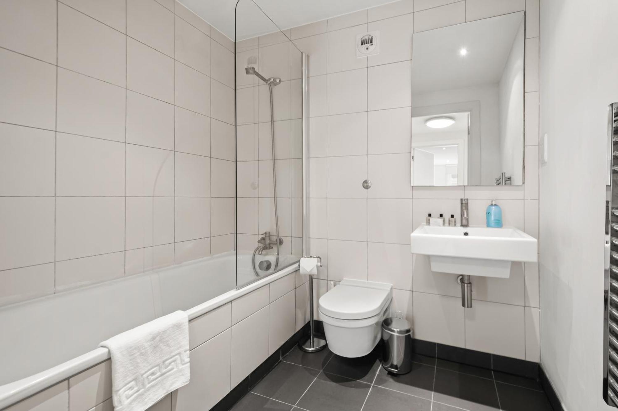 Mysquare One Bedroom Serviced Apartment Near St Paul'S Blackfriars Londra Esterno foto